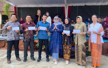 Busana Adat SMPN 18 Palembang di Hari Kartini 2026