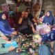 Ketua PGRI Palembang sekaligus Dewan Pendidikan Kota Dr H Ahmad Zulinto SPd MM saat mengunjungi dan menyerahkan bantuan bagi korban di kediamannya Gandus, Kamis (7/5)