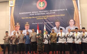 Menjaga marwah guru, menjaga masa depan bangsa. Ketua PB PGRI Dra. Dian Mahsunah, M.Pd. bersama jajaran pengurus PGRI menghadiri Konkerprov I PGRI Sumsel di Palembang, Jumat (19/6/2026), guna menyusun langkah strategis memperjuangkan hak, perlindungan, dan peningkatan kompetensi guru sebagai fondasi Indonesia maju.