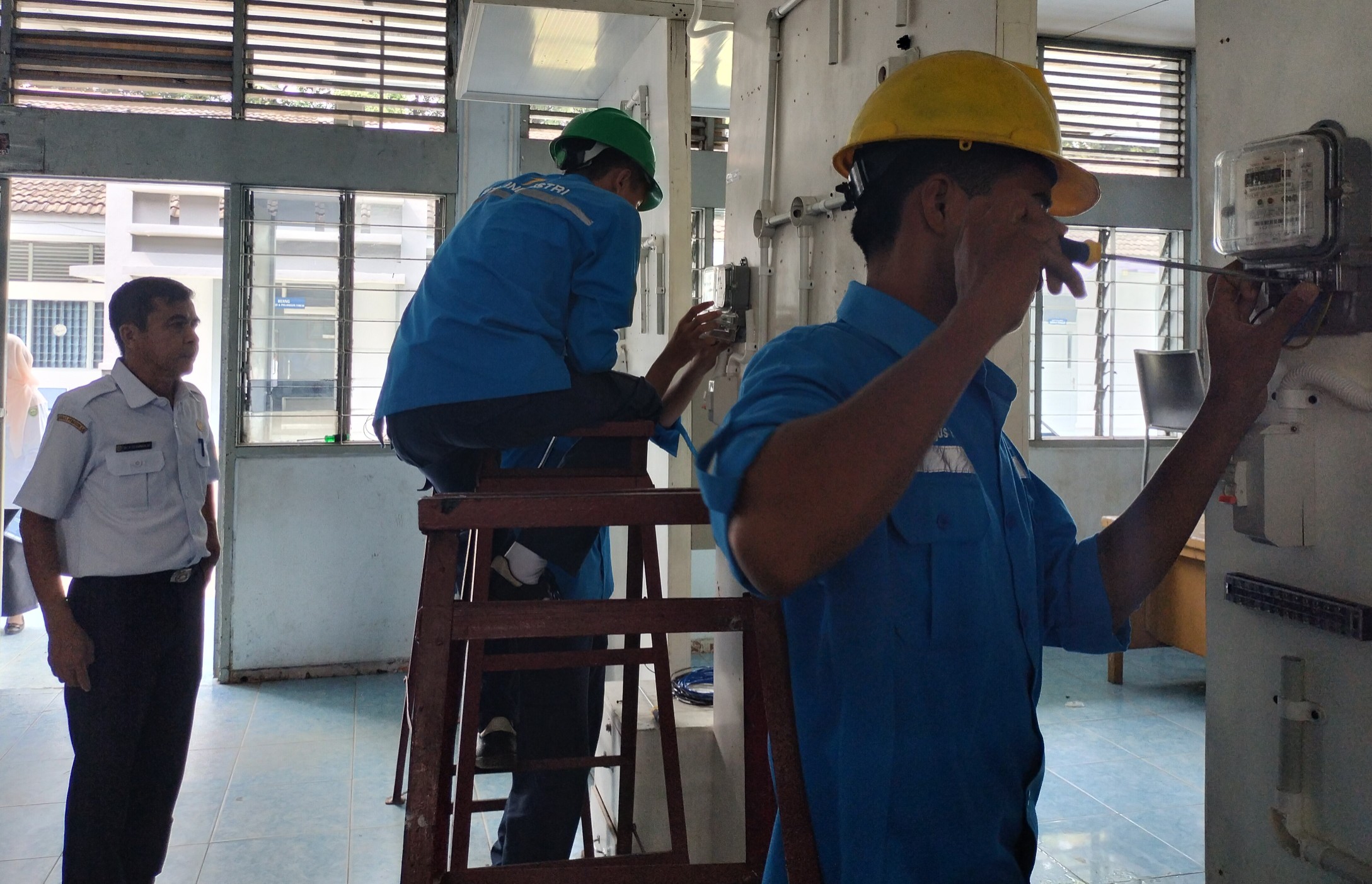 Siswa SMK Negeri Sumatera Selatan mengikuti Asesmen Sumatif Akhir Semester (ASAS) dengan tertib dan disiplin di ruang ujian, Palembang, Rabu (10/6/2026). Di tengah pelaksanaan evaluasi akademik, sekolah juga mematangkan program Praktik Kerja Lapangan (PKL) dan sertifikasi kompetensi nasional sebagai upaya menyiapkan lulusan yang terampil, profesional, dan siap bersaing di dunia kerja.