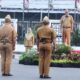 Ratusan ASN Pemerintah Kota Palembang mengikuti apel gabungan di kawasan Kambang Iwak, Senin (8/6/2026). Dalam apel tersebut, Pemkot Palembang menegaskan pentingnya disiplin, integritas, dan sinergi antar-OPD sebagai fondasi peningkatan kualitas pelayanan publik, sekaligus mengajak seluruh aparatur menyukseskan peringatan Hari Jadi Kota Palembang ke-1343.