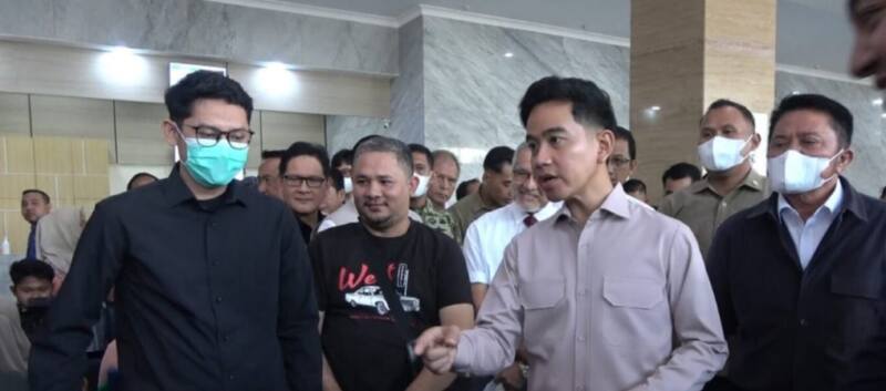 Wakil Presiden RI Gibran Rakabuming Raka meninjau fasilitas dan pelayanan kesehatan di RSUD Siti Fatimah Palembang, Kamis (16/7/2026). Dalam kunjungan tersebut, Wapres memastikan layanan kesehatan bagi masyarakat berjalan optimal serta menegaskan pentingnya peningkatan mutu pelayanan tanpa membedakan pasien umum maupun peserta BPJS Kesehatan.