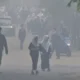 Kabut asap menyelimuti Kota Palembang. Dinas Pendidikan Kota Palembang meminta seluruh satuan pendidikan, mulai TK, SD hingga SMP negeri dan swasta, meningkatkan kewaspadaan terhadap dampak buruk kualitas udara. Sekolah diimbau menerapkan PHBS, menggunakan masker, menjaga kebersihan ruang kelas, serta mengurangi aktivitas di luar ruangan demi melindungi kesehatan peserta didik dan warga sekolah.