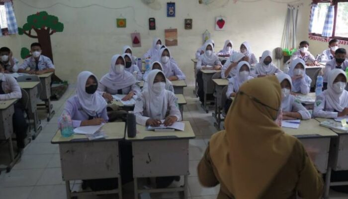 Disdik Palembang Atur Jam Sekolah, Siswa Wajib Bermasker Selama Kabut Asap