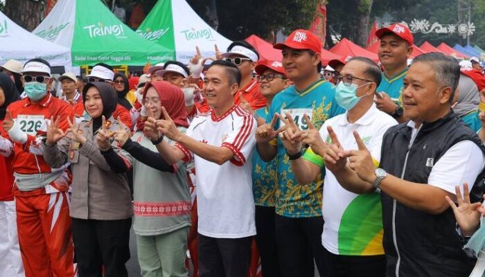 Gerak Jalan PGRI Palembang Perkuat Soliditas Pendidik di Momentum HUT ke-81 Kemerdekaan RI