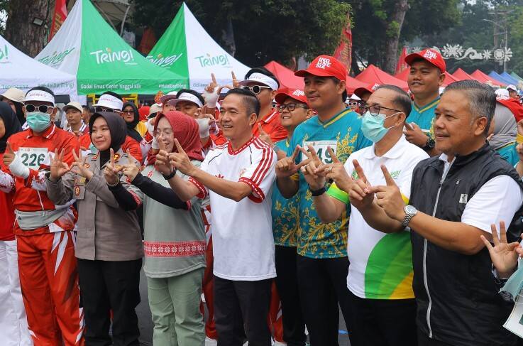 Ribuan guru dan tenaga kependidikan yang tergabung dalam PGRI Kota Palembang mengikuti Gerak Jalan PGRI dan Tenaga Kependidikan se-Kota Palembang dalam rangka memperingati HUT ke-81 Kemerdekaan RI, Selasa (25/8/2026). Kegiatan tersebut menjadi momentum memperkuat silaturahmi, soliditas, dan semangat kebersamaan keluarga besar pendidikan di Kota Palembang.