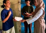 Peduli Pendidikan, Mondyaboni Salurkan Bantuan Gubernur Sumsel untuk Siswa SMPN 48 Palembang
