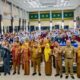 Kepala Dinas Pendidikan Provinsi Sumatera Selatan, Hj. Mondyaboni, bersama jajaran dan peserta Pendidikan Karakter dan Kepemimpinan Ketua OSIS SMK se-Sumsel Tahun 2026 berfoto bersama di Asrama Haji Palembang, Senin (19/10/2026). Kegiatan ini menjadi bagian dari upaya Disdik Sumsel membentuk generasi muda yang berakhlak, beretika, serta memiliki jiwa kepemimpinan untuk menghadapi tantangan masa depan.