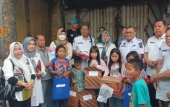 Disdik Palembang Salurkan Bantuan bagi Korban Kebakaran 8 Ulu, Pastikan Pendidikan Anak Tetap Berlanjut