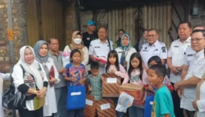 Disdik Palembang Salurkan Bantuan bagi Korban Kebakaran 8 Ulu, Pastikan Pendidikan Anak Tetap Berlanjut
